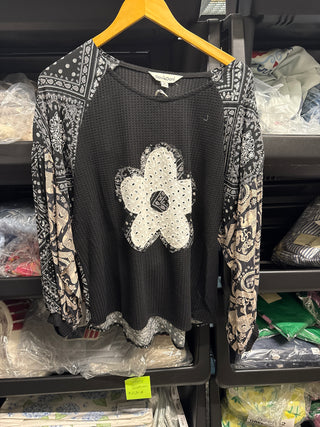 Flower Patch Top- size medium - barndoorboutiquetn