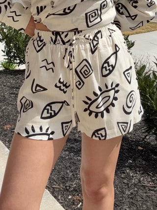 Sunny Daze Linen Shorts - barndoorboutiquetn