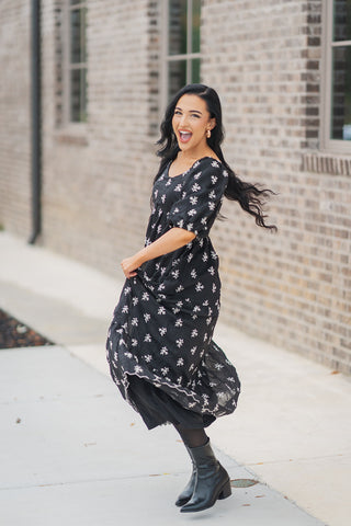 Augustine Floral Midi Dress - barndoorboutiquetn