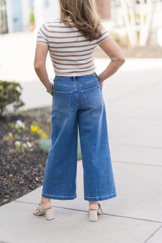 Essential Edge Crop - barndoorboutiquetn